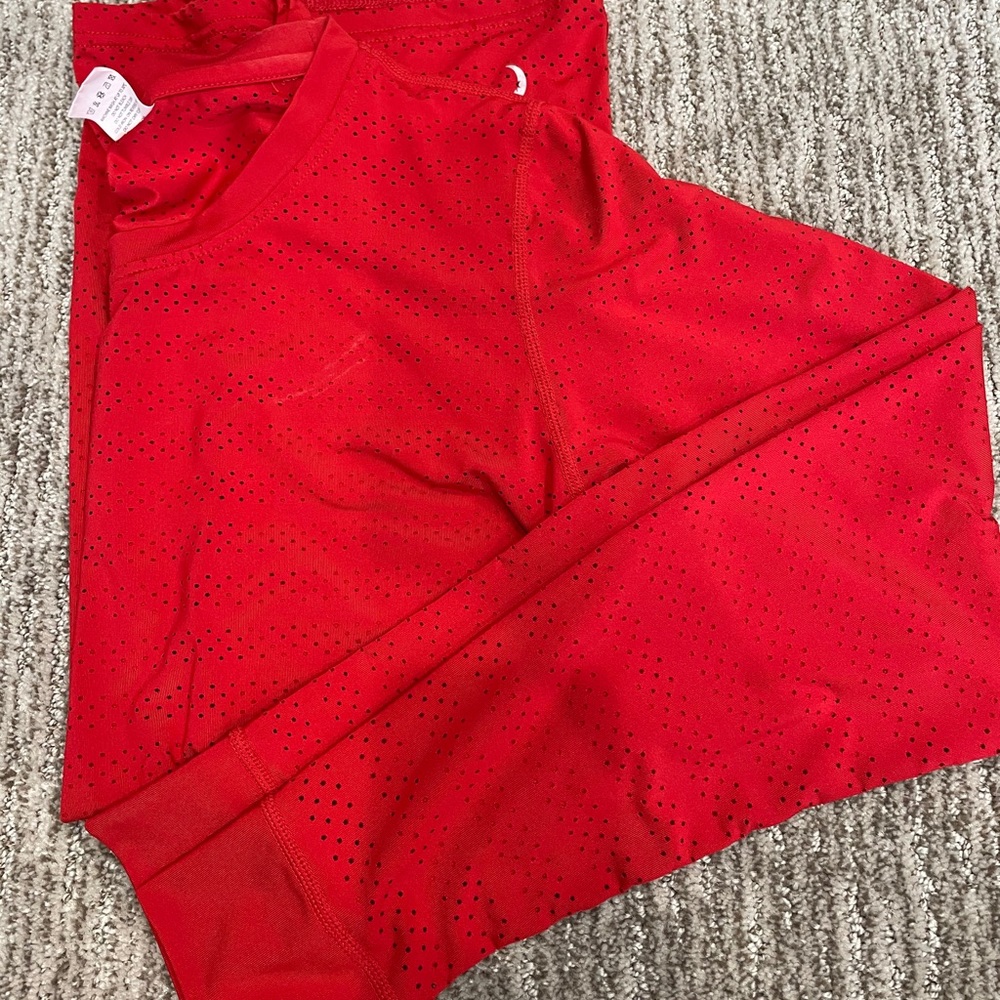 Medium Zyia long sleeve long T (red)